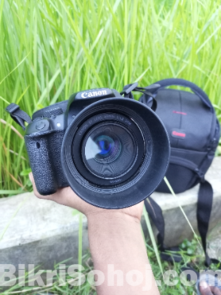 Canon Eos 700d with lens 50mm